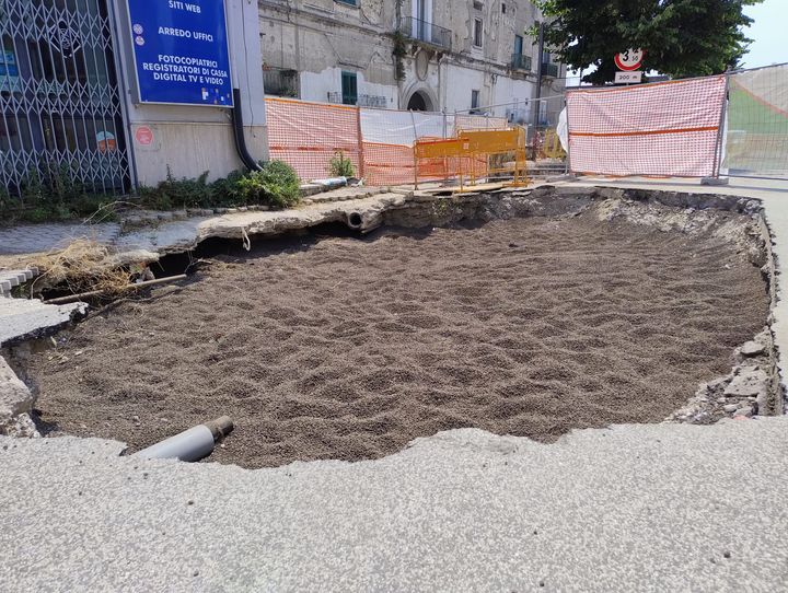 Uretek interviene a Napoli per la messa in sicurezza di una voragine stradale