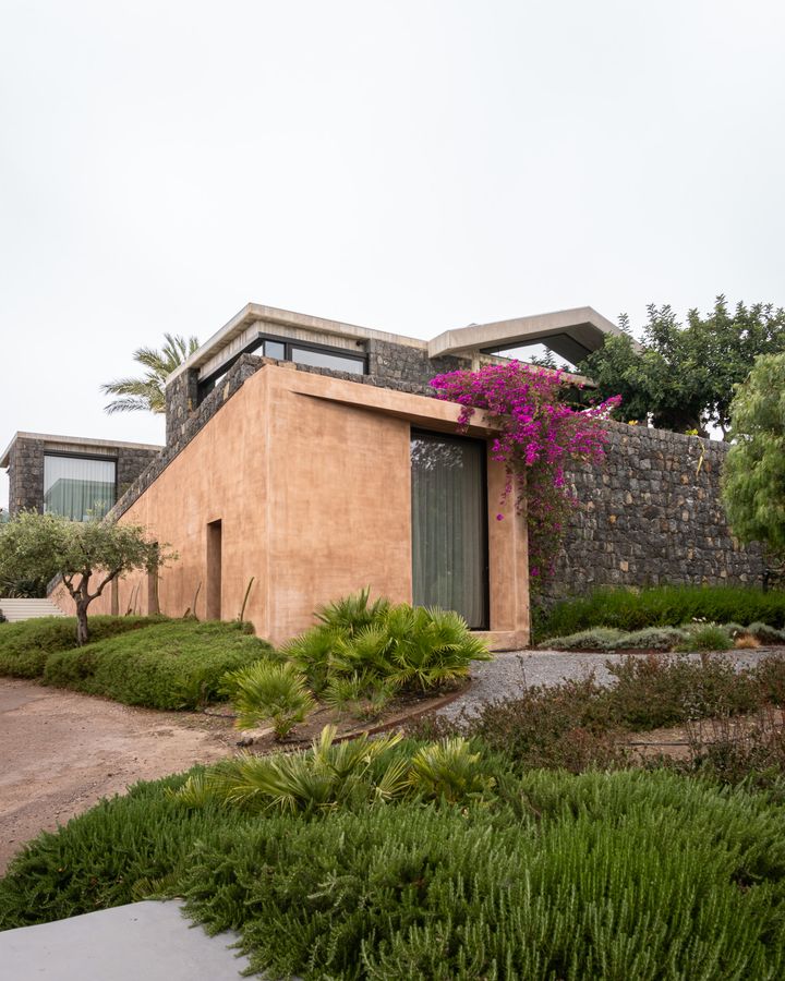 Casa A12: soluzioni in alluminio Schüco come trame di luce