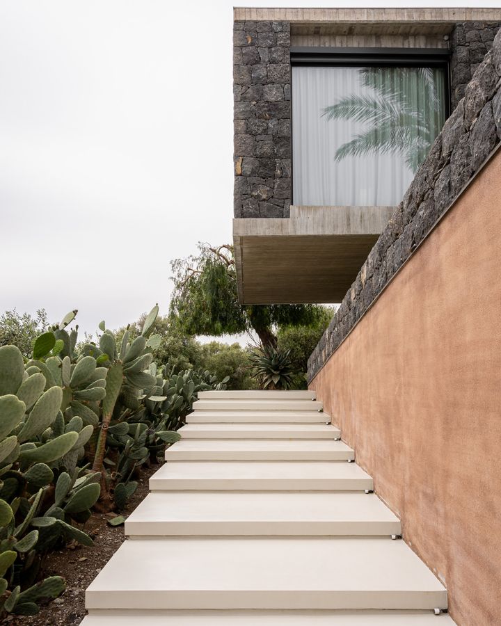 Casa A12: soluzioni in alluminio Schüco come trame di luce