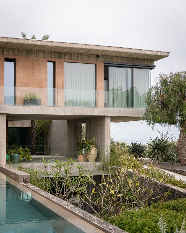 Casa A12: soluzioni in alluminio Schüco come trame di luce