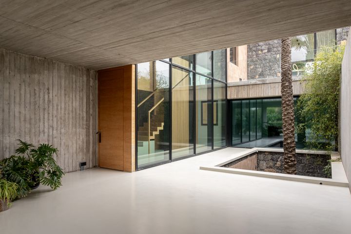 Casa A12: soluzioni in alluminio Schüco come trame di luce