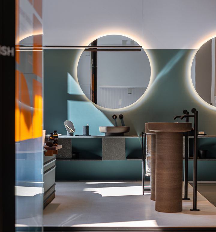 Mezzo secolo di storia del bagno celebrato nello showroom Agape12 di Via Statuto 12 a Milano