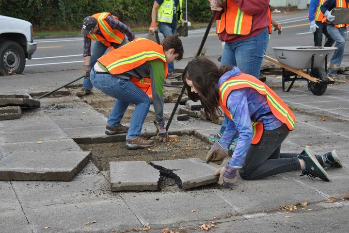 Operazione di depaving nel Pierce Conservation District - Washington / USA / 2016	| © Photo: STORM Outreach - Wikimedia Commons