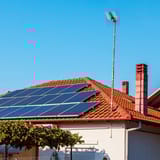 Fotovoltaico, impianti e batterie accedono al Superbonus 110% con limiti di spesa autonomi