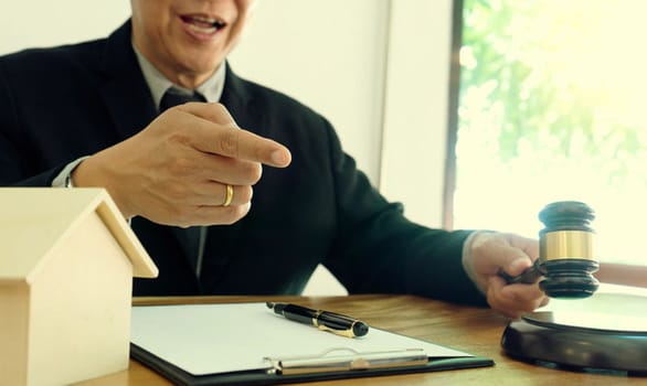 Abusi edilizi, il Comune non può bloccare la richiesta di sanatoria del nuovo proprietario