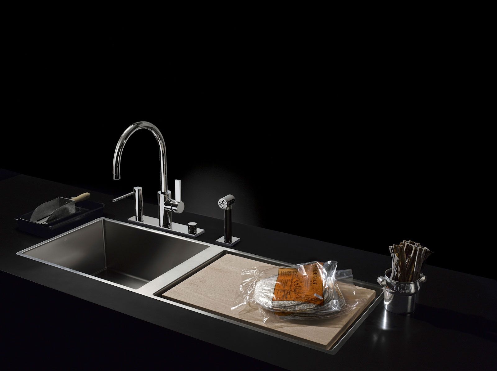 Dornbracht premiere eUnit Kitchen