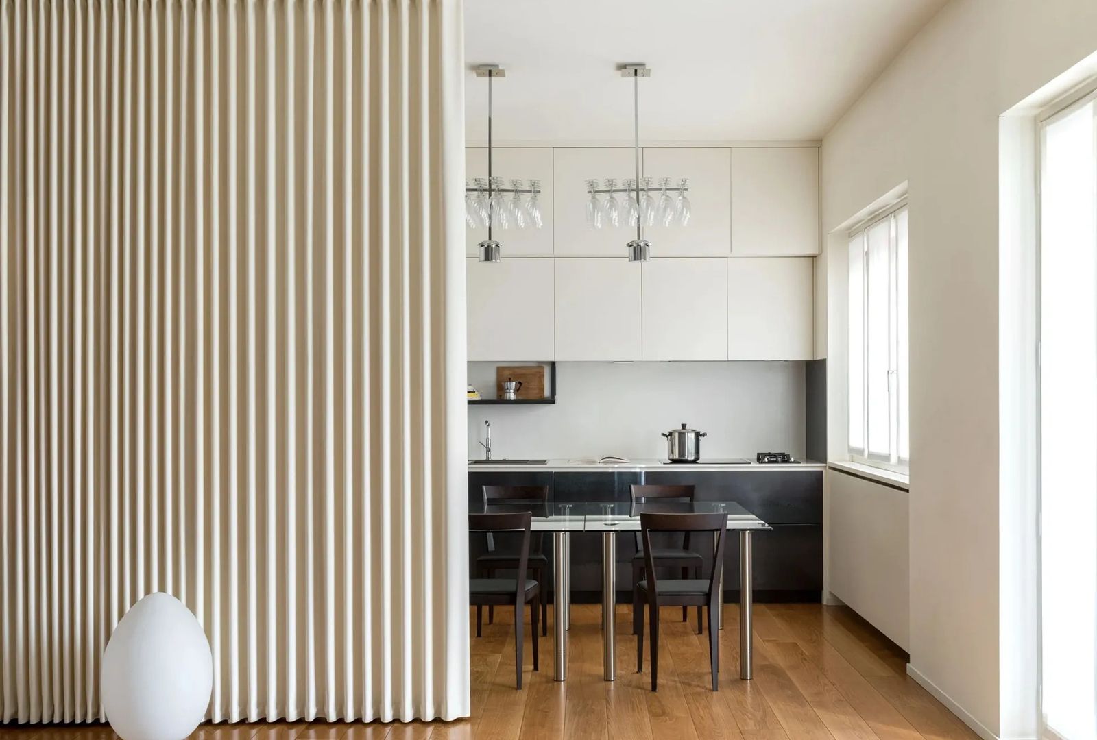 5 space-saving ideas to furnish a 540 sq ft one-bedroom apartment ...