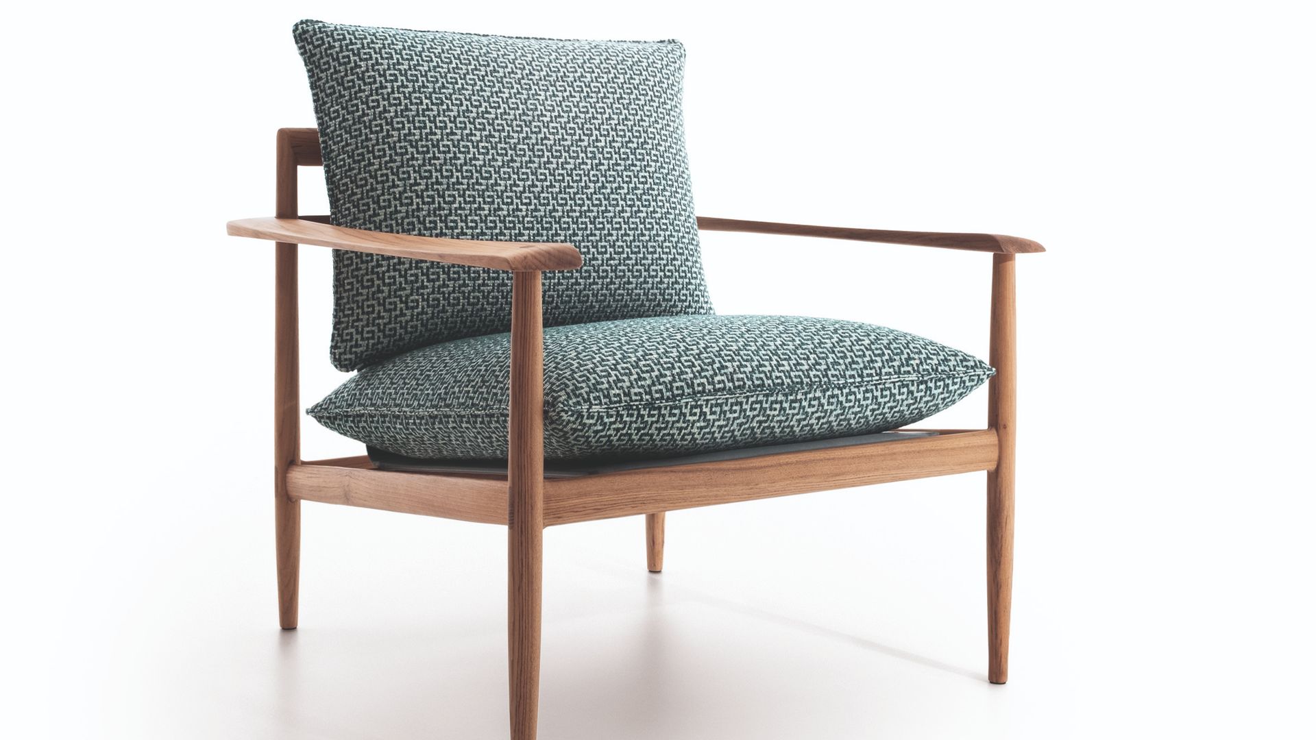 The new Giorgetti wooden seating collection
