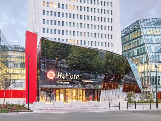 Das neue H4 Hotel Wyndham Paris Pleyel Resort setzt im Bad auf Bette