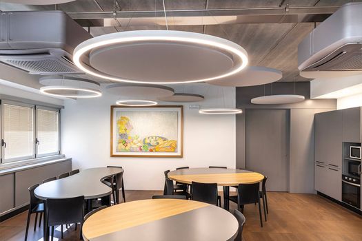 Los paneles fonoabsorbentes Caruso Acoustic para la sede de Atlante Srl