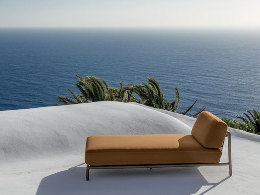 Outdoor Furniture Inspired by the Atmosphere of the Savannah