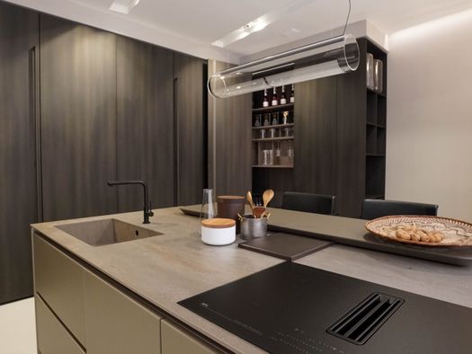 Ricerca materica e rigore progettuale: nuove finiture per le cucine Ernestomeda