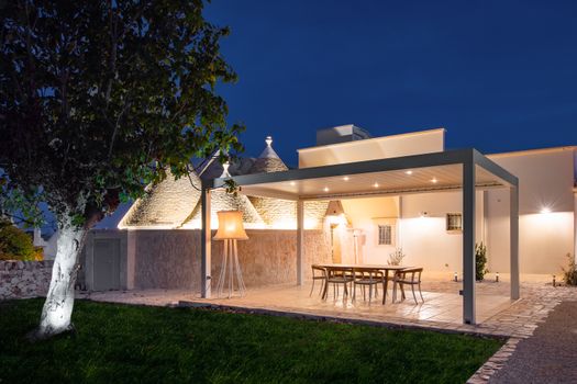 Pratic per il dehors di una casa vacanze in Valle d'Itria