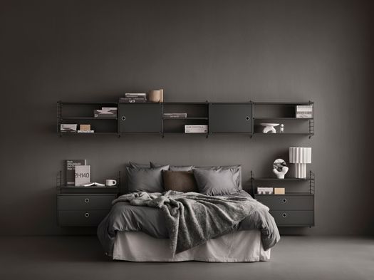 String Furniture révèle une nouvelle déclinaison du String® System en gris foncé