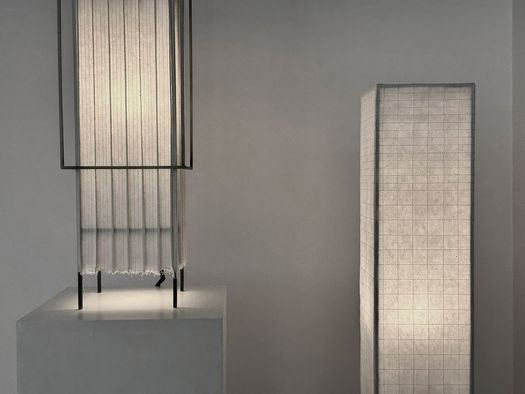 Poetic lamps in an interplay of hanji paper and light