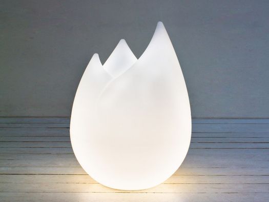 Anatomy of a lamp between archetype and comics: Flame