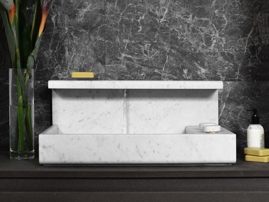 Tonalità neutre e delicate per alluminio, legno, gesso e marmo