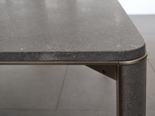 Gregorio: ottone e marmo