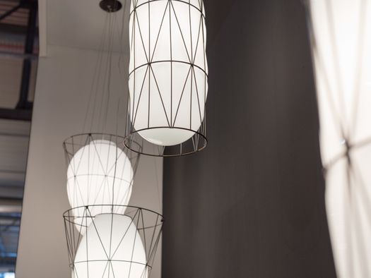 Light in equilibrium between the metal and blown glass