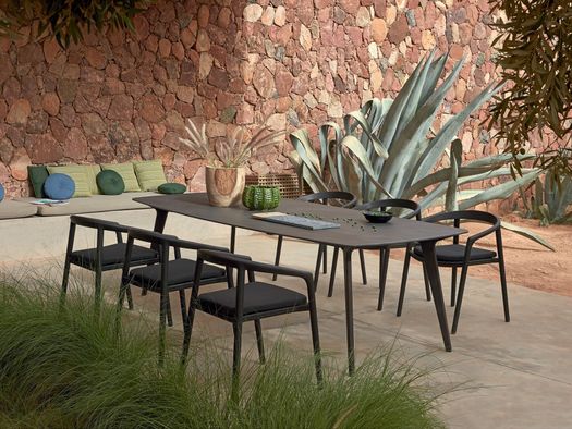 Solid by Manutti. Soft lines in solid wood