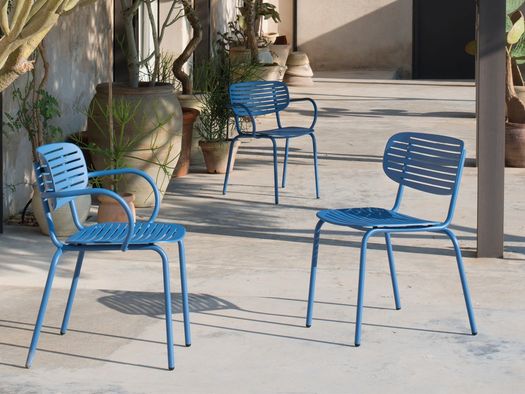 Arredare l'outdoor con il Classic Blue