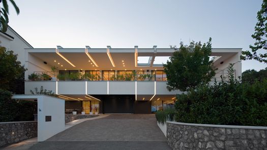 Saturn-Heizkörper von Antrax IT an Istriens Küste