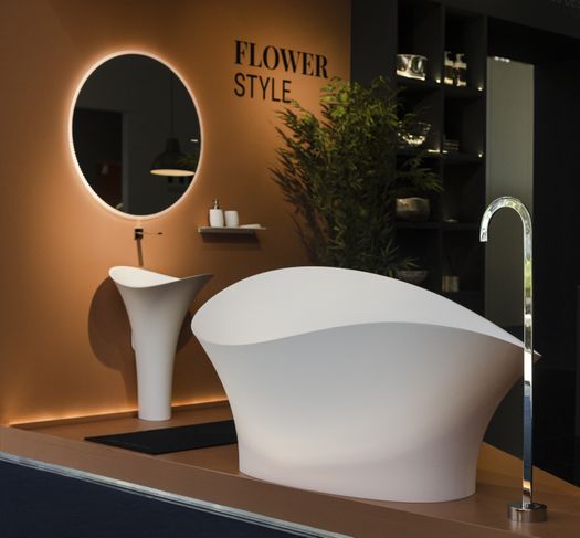 A New Image for Glass Design Bathtubs 