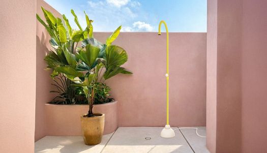 JEE-O Introduces IZI, the Portable Outdoor Shower Inspired by Sand