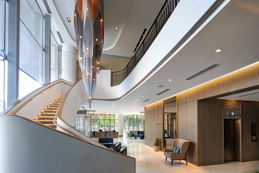 A Monumental Willowlamp Chandelier Lights Up Deluxe Marriott