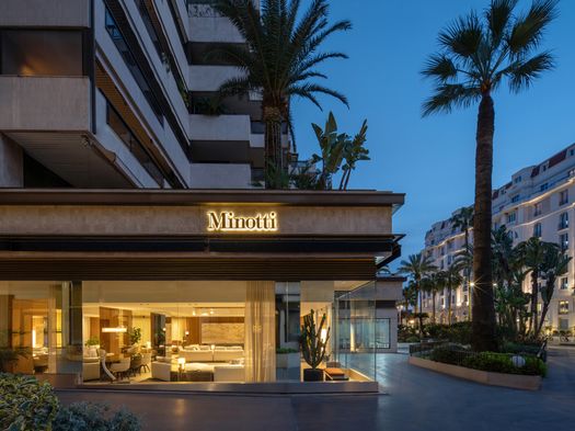 Minotti rollt den roten Teppich aus und zieht in Cannes ein