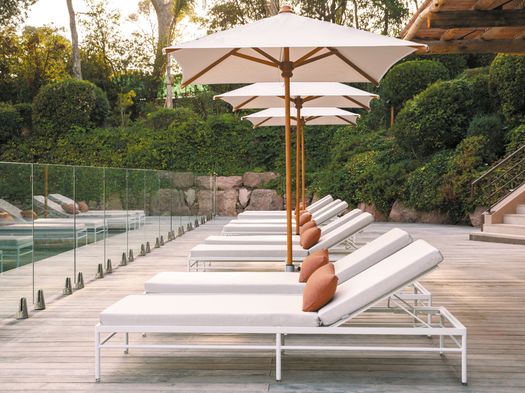 Un été au bord de l’eau avec Fermob : l’élégance du design outdoor