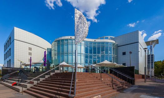 Alta calpestabilità e altezza ridotta per la nuova pavimentazione esterna del Questacon di Canberra