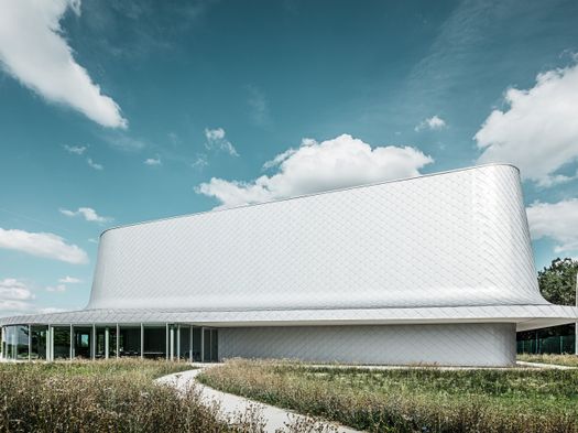 La "pelle" in alluminio Prefa per un palazzetto in Francia