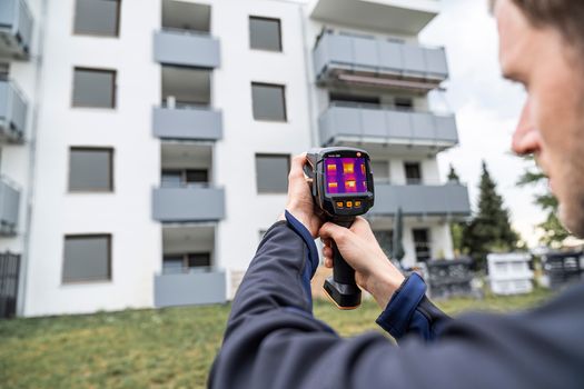 La nuova termocamera testo 883: un aiuto concreto per chi lavora nella consulenza energetica