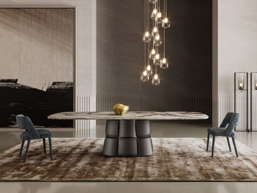 Palazzo: ein Tisch mit Elementen aus der Architektur