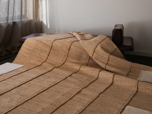 Collagen, Schriftzeichen und Omas Muster als Inspiration für Teppiche