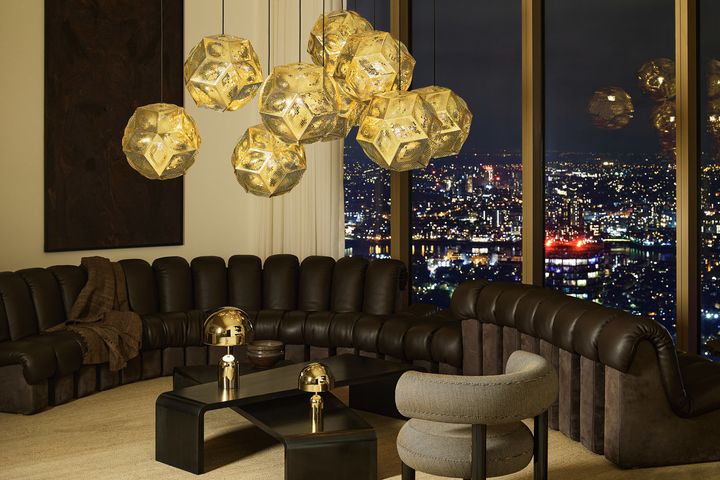 Il sistema di sospensione Puff, il tavolo Bell, Fat Dining Chair 11