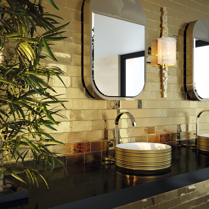 Finiture effetto metallico, superfici tattili, estetica postmoderna