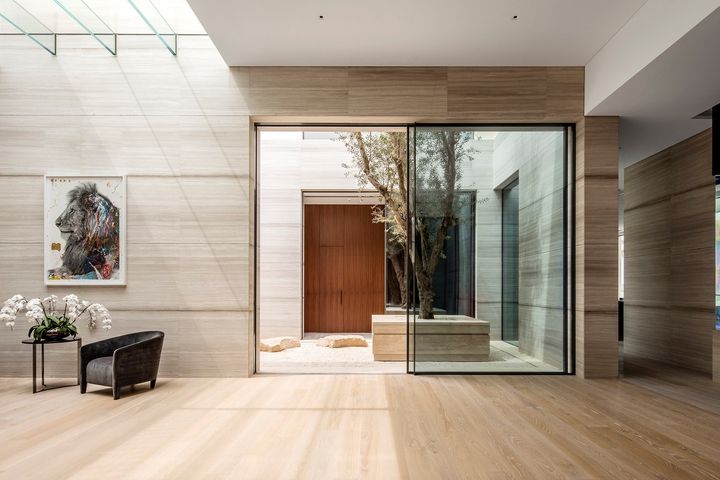 Between Architectural Vision And Craftsmanship