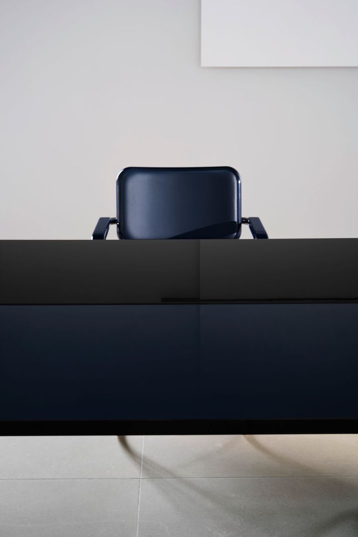 S 1070 table - JS. THONET - photo Haris Epaminonda 20