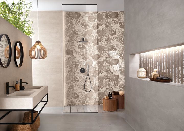 Vaso Decorativo/scultura In Ceramica Bianco E Argento, Altezza 30 Cm. Design Moderno Ed Esclusivo, Perfetto Per Fiori Freschi O Secchi. Ideale Come Regalo Per La Casa.