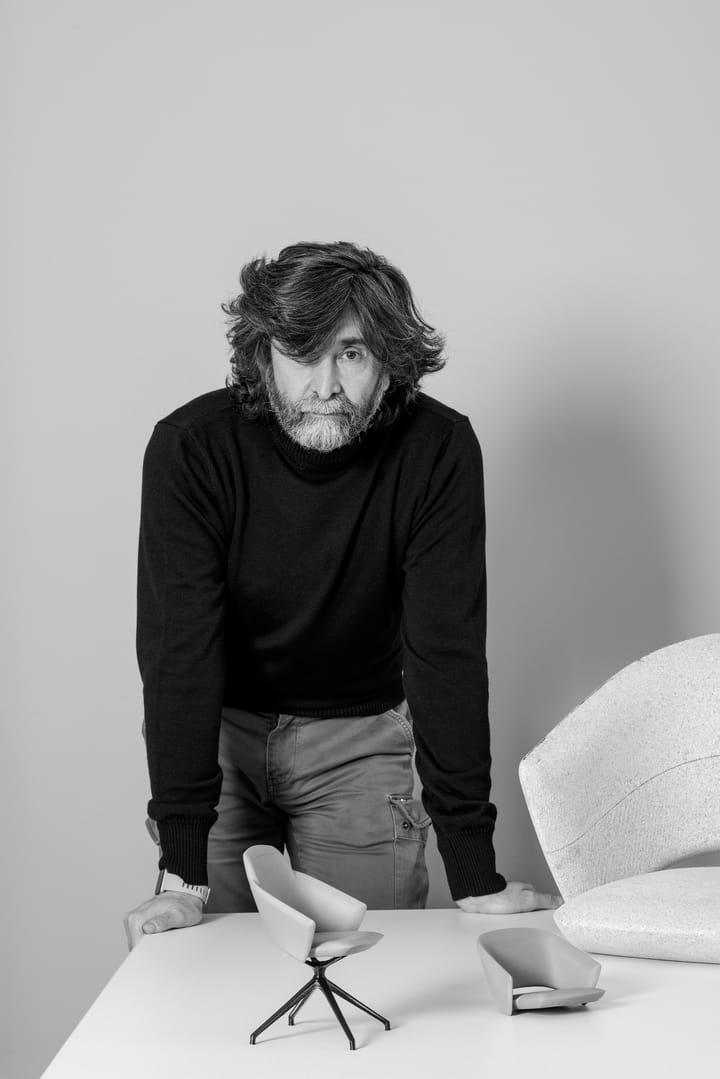 Marcello Ziliani signs the Icon chairs by Mara for domestic and