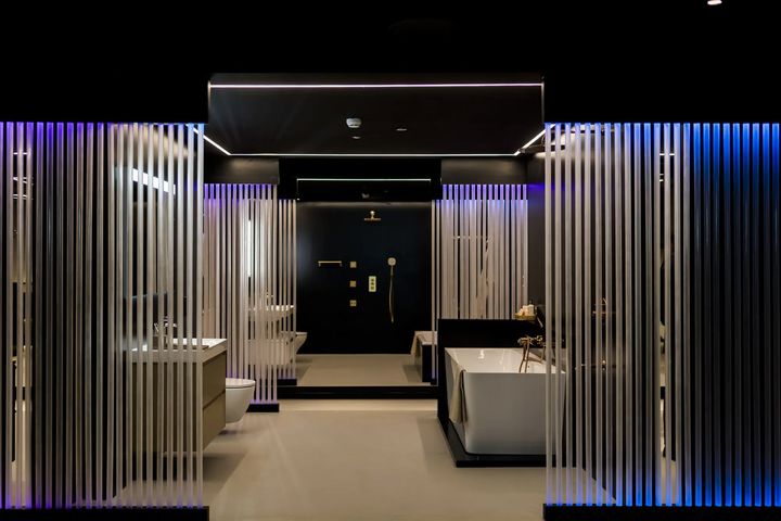  Designed by the architectural firm Ultraconfidentiel, the Roca Delhi Gallery is based on a concept inspired by the kaleidoscope, which is considered a symbol of diversity, change, and varied perspectives. 12