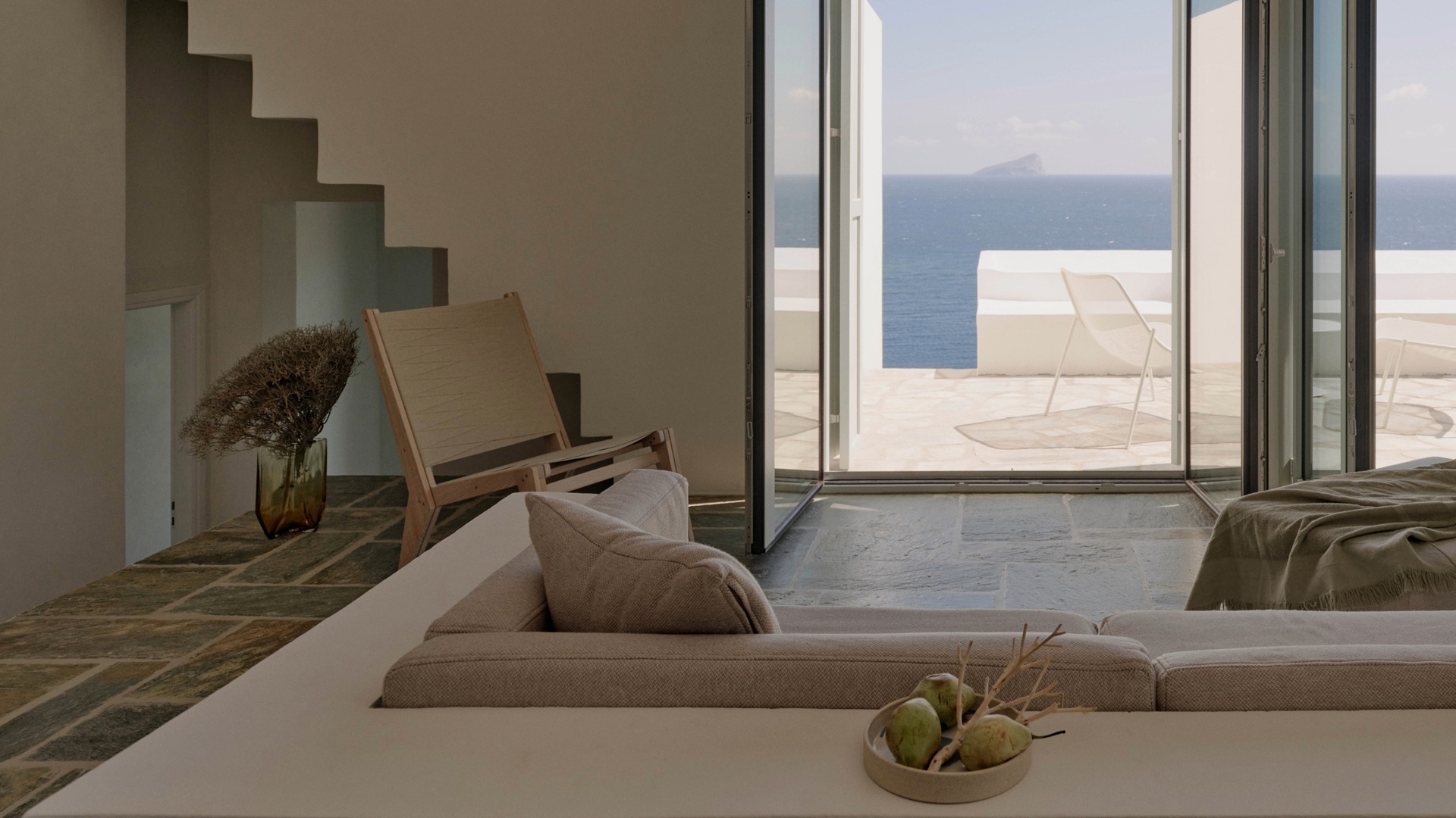 How to Decorate a Beach House: 8 Original Ideas for Summer 2026