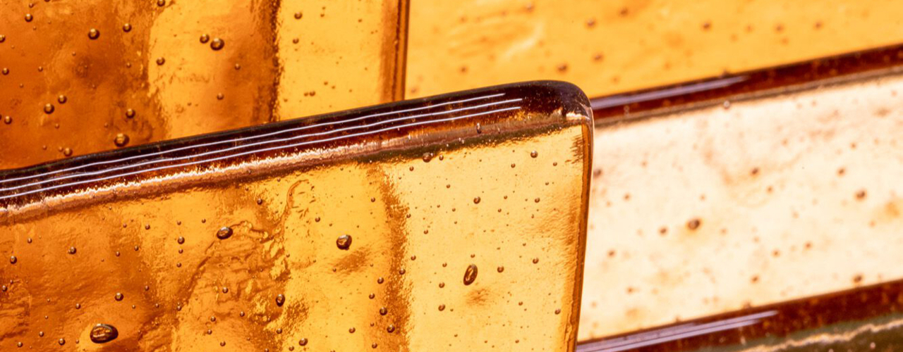 Glass Furnishings: Imperfection as a Stylistic Feature