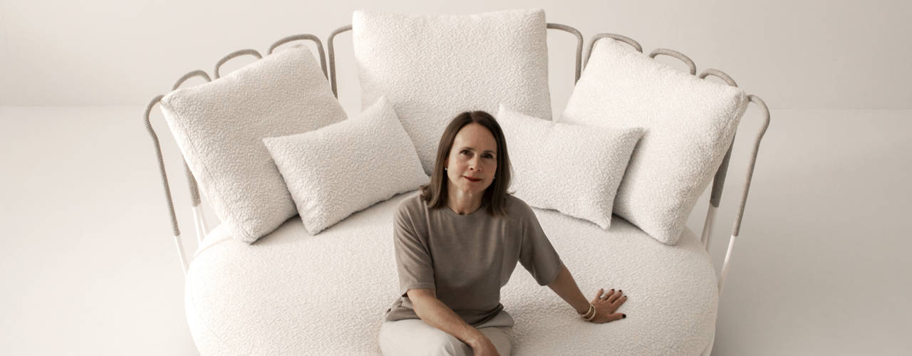 Monica Armani x Flexform: petali in acciaio per il comfort open air