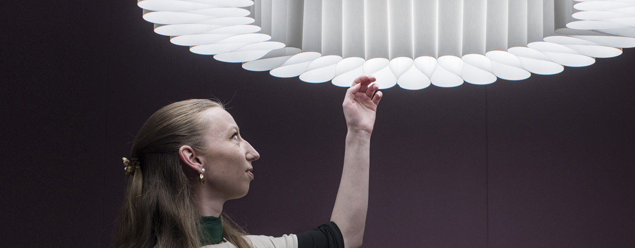 La luce tra pieghe, drappeggi e onde