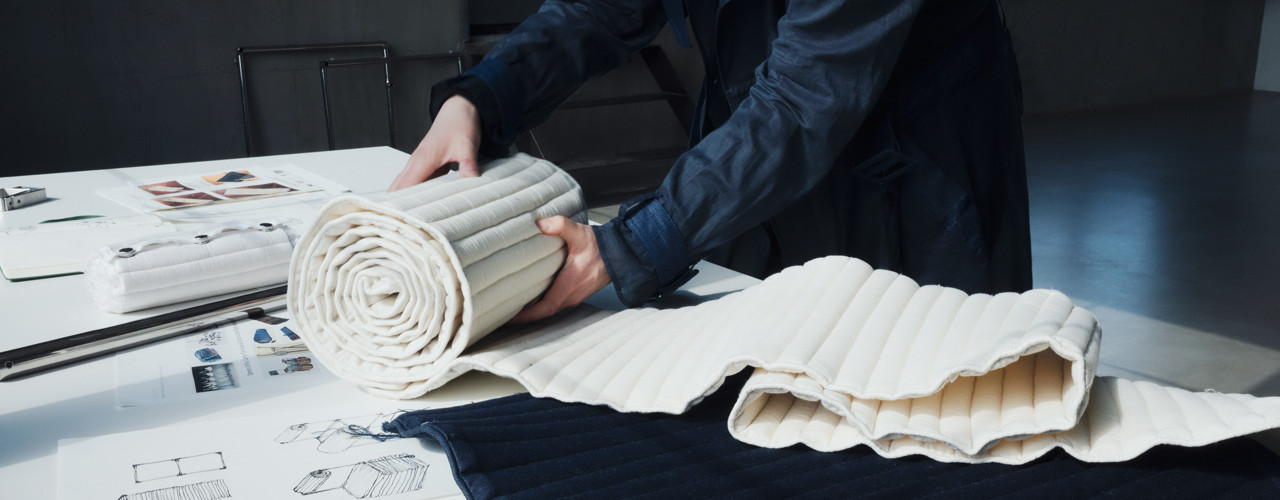 Una sedia da piegare e appendere come un paio di jeans