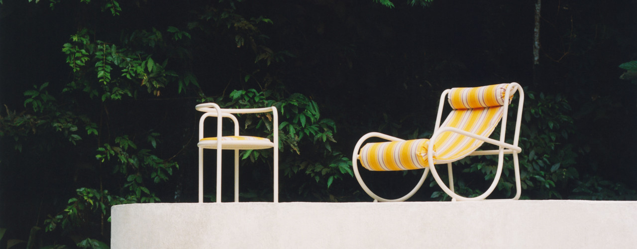 Jacquemus reinterpreta Gae Aulenti. La Capsule Collection di arredi outdoor Exteta