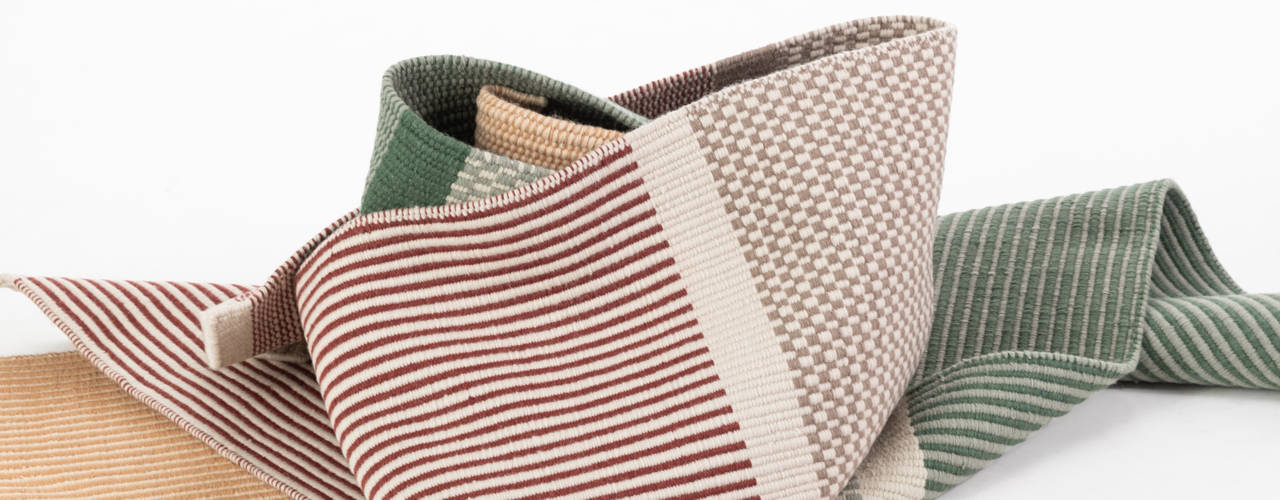 Due colori, tre diversi pattern: il tappeto Warli firmato Paolo Zani